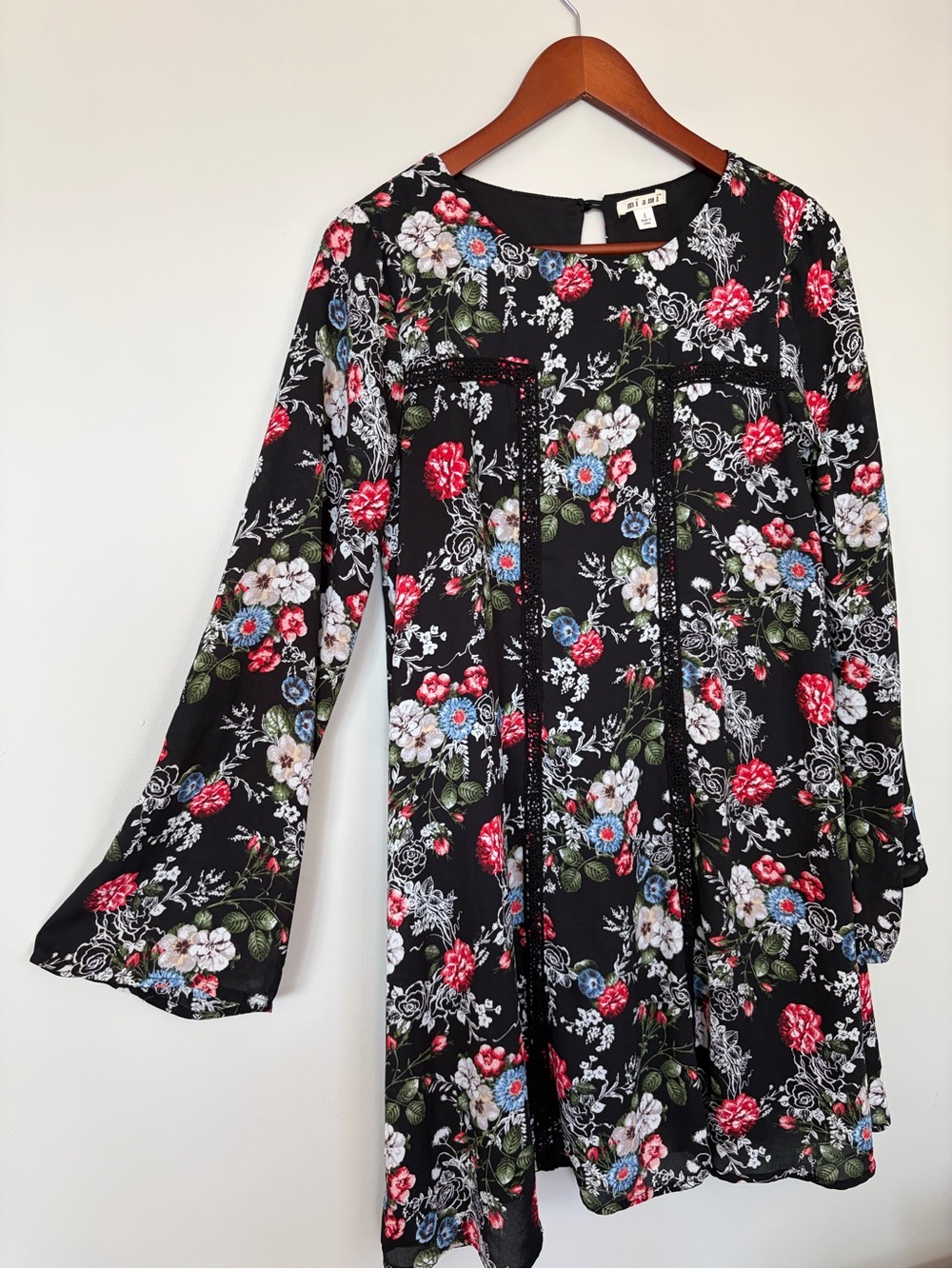 Mi Ami Boho Floral Mini Dress with Lace Accent & Flare Sleeves Size S